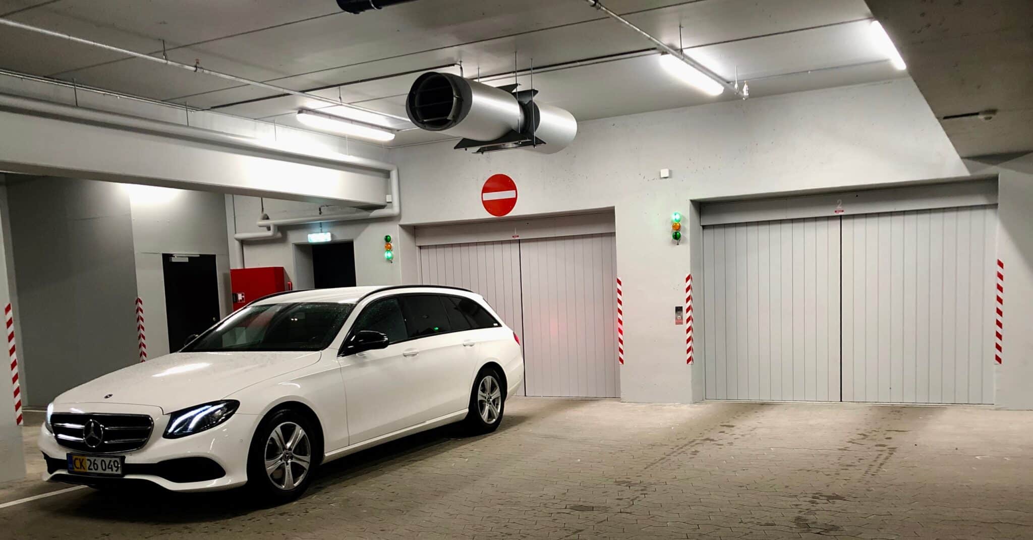 Bilelevator i skakt